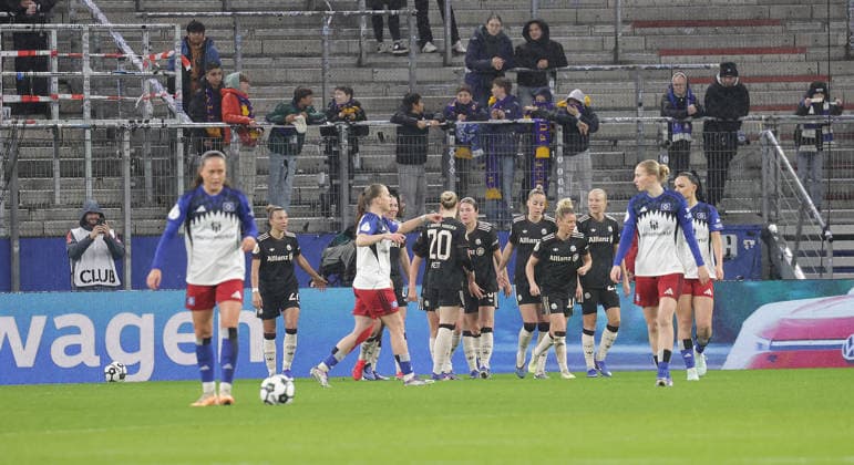 Joy and sorrow, 0 1 Jubel Bayern Fussball, Season 2025 2026, Women, DFB Pokal, Quarterfinal, Volksparkstadion Hamburg, Hamburger SV vs FC Bayern Muenchen DFL REGULATIONS PROHIBIT ANY USE OF PHOTOGRAPHS AS IMAGE SEQUENCES AND OR QUASI VIDEO
