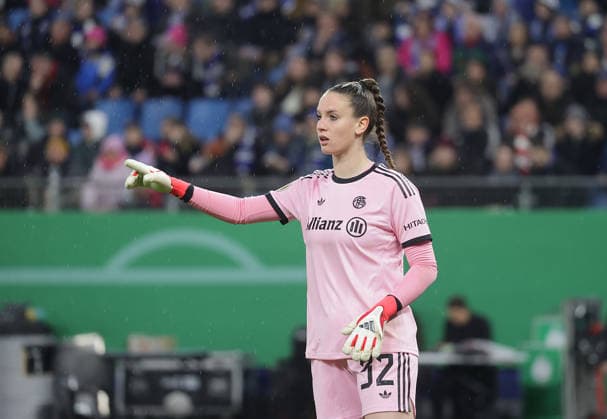 Ena Mahmutovic FC Bayern Muenchen Football, Season 2025 2026, Women, DFB Cup, Quarterfinal, Volksparkstadion Hamburg, Hamburger SV vs FC Bayern Muenchen DFL REGULATIONS PROHIBIT ANY USE OF PHOTOGRAPHS AS IMAGE SEQUENCES AND OR QUASI VIDEO