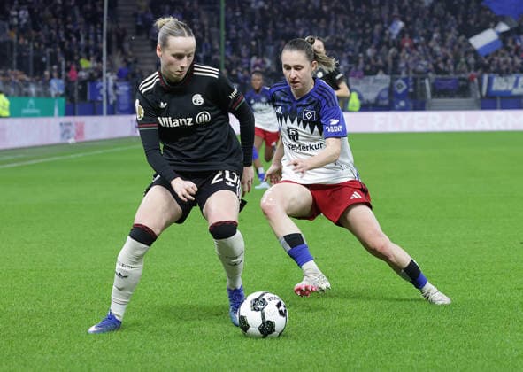 Franziska Kett FC Bayern Muenchen , Maria Mikolajova HSV Fußball, Saison 2025 2026, Frauen, DFB Pokal, Viertelfinale, Volksparkstadion Hamburg, Hamburger SV vs FC Bayern Muenchen DFL REGULATIONS PROHIBIT ANY USE OF PHOTOGRAPHS AS IMAGE SEQUENCES AND OR QUASI VIDEO