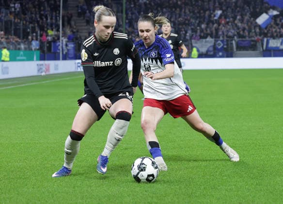 Franziska Kett FC Bayern Muenchen , Maria Mikolajova HSV Fußball, Saison 2025 2026, Frauen, DFB Pokal, Viertelfinale, Volksparkstadion Hamburg, Hamburger SV vs FC Bayern Muenchen DFL REGULATIONS PROHIBIT ANY USE OF PHOTOGRAPHS AS IMAGE SEQUENCES AND OR QUASI VIDEO