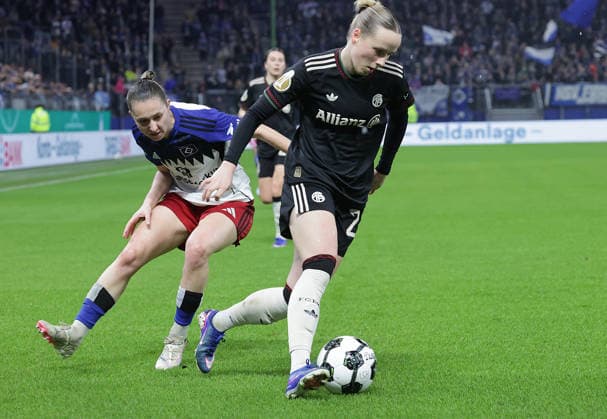 Maria Mikolajova HSV , Franziska Kett FC Bayern Muenchen Football, Season 2025 2026, Women, DFB Cup, Quarterfinal, Volksparkstadion Hamburg, Hamburger SV vs FC Bayern Muenchen DFL REGULATIONS PROHIBIT ANY USE OF PHOTOGRAPHS AS IMAGE SEQUENCES AND OR QUASI VIDEO