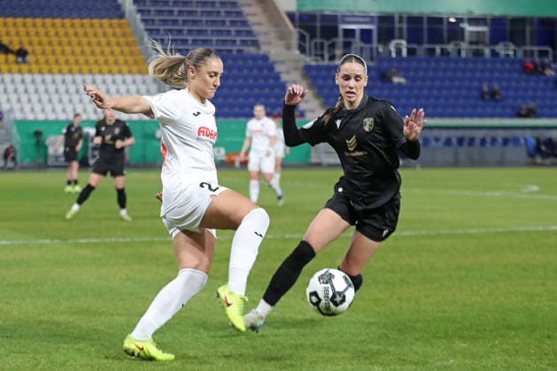 DFB Pokal Frauen FC Carl Zeiss Jena SC Sand 1946 11 03 26 Ivana Slipcevic 23, SC Sand vs Rieke Tietz 17, Carl Zeiss Jena Fußball, DFB Pokal Frauen, Viertelfinale FC Carl Zeiss Jena vs SC Sand 1946 am 11 03 26 im Ernst Abbe Sportfeld ad hoc arena, Jena DFL REGULATIONS PROHIBIT ANY USE OF PHOTOGRAPHS AS IMAGE SEQUENCES AND OR QUASI VIDEO Copyright: xBEAUTIFULxSPORTS JanxKaeferx