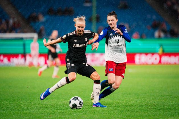 DFB Pokal Women Hamburger SV vs FC Bayern Munich,11 03 2026 Pernille Harder FC Bayern Munich, 21 on the ball against Lotta Wrede Hamburger SV, 32 Soccer, DFB Pokal Women, Quarterfinal Hamburger SV vs FC Bayern Munich on 11 03 2026 at Volksparkstadion, Hamburg DFB REGULATIONS PROHIBIT ANY USE OF PHOTOGRAPHS AS IMAGE SEQUENCES AND OR QUASI VIDEO Copyright: xBEAUTIFULxSPORTS Tonhäuserx