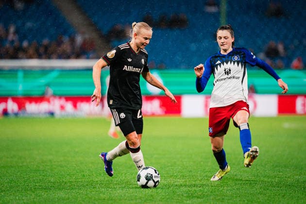 DFB Pokal Women Hamburger SV vs FC Bayern Munich,11 03 2026 Pernille Harder FC Bayern Munich, 21 on the ball against Lotta Wrede Hamburger SV, 32 Soccer, DFB Pokal Women, Quarterfinal Hamburger SV vs FC Bayern Munich on 11 03 2026 at Volksparkstadion, Hamburg DFB REGULATIONS PROHIBIT ANY USE OF PHOTOGRAPHS AS IMAGE SEQUENCES AND OR QUASI VIDEO Copyright: xBEAUTIFULxSPORTS Tonhäuserx