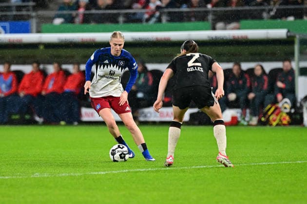 Soccer I Women I 2025 2026 season I DFB Cup I Quarter-final I Hamburger SV FC Bayern Munich I 11 03 2026 Paulina Bartz 37, Hamburger SV in the first attack worth seeing for HSV, Vanessa Gilles 2, FC Bayern Munich secures Hamburg Volksparkstadion Hamburg Germany Copyright: xLobeca WolfxGebhardtx