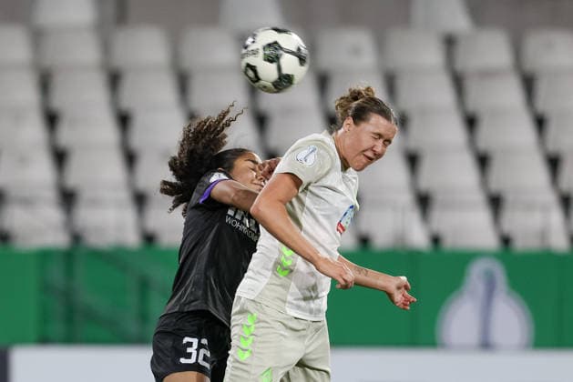 from left Ella Touon SGS Essen, 32 and Larissa Mühlhaus SV Werder Bremen, 7 in header duel, header, duel, action, action, game scene, THE DFB REGULATIONS PROHIBIT ANY USE OF PHOTOGRAPHS AS IMAGE SEQUENCES AND OR QUASI VIDEO , 11 03 2026, Essen Germany , Football, DFB Cup Women, SGS Essen SV Werder Bremen xobx