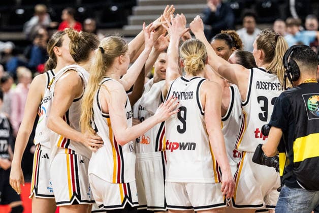 LYON-VILLEURBANNE, FRANCE - MARCH 11: Team circle of the german team after winning the FIBA Women™s World Cup Qualifying Tournament match between Germany vs. Republic of Korea at Astroballe on matchday 1 of the FIBA Women™s World Cup Qualifying Tournament on March 11, 2026 in Lyon-Villeurbanne, France. France Copyright: xSteffiexWunderlx