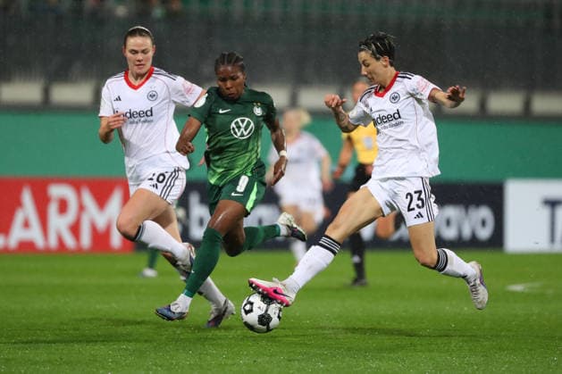VfL vs Frankfurt, DFB Pokal Women Wolfsburg, 11 03 2026, Football, Women, VfL Wolfsburg vs Eintracht Frankfurt, Quarterfinal DFB Pokal, Season 2025 2026 Marthine Ostenstad Eintracht Frankfurt , Lineth Beerensteyn VfL Wolfsburg , Sara Doorsoun Eintracht Frankfurt AOK Stadion Germany