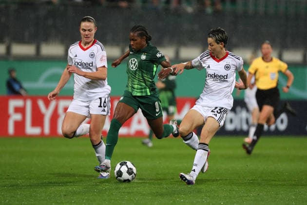VfL vs Frankfurt, DFB Pokal Women Wolfsburg, 11 03 2026, Football, Women, VfL Wolfsburg vs Eintracht Frankfurt, Quarterfinal DFB Pokal, Season 2025 2026 Marthine Ostenstad Eintracht Frankfurt , Lineth Beerensteyn VfL Wolfsburg , Sara Doorsoun Eintracht Frankfurt AOK Stadion Germany