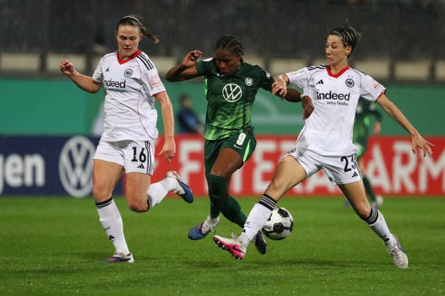 VfL vs Frankfurt, DFB Pokal Women Wolfsburg, 11 03 2026, Football, Women, VfL Wolfsburg vs Eintracht Frankfurt, Quarterfinal DFB Pokal, Season 2025 2026 Marthine Ostenstad Eintracht Frankfurt , Lineth Beerensteyn VfL Wolfsburg , Sara Doorsoun Eintracht Frankfurt AOK Stadion Germany