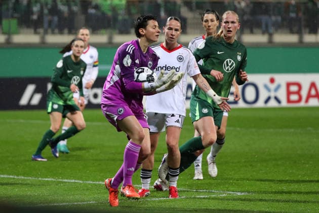 VfL vs Frankfurt, DFB Pokal Women Wolfsburg, 11 03 2026, Soccer, Women, VfL Wolfsburg vs Eintracht Frankfurt, Quarterfinal DFB Pokal, Season 2025 2026 Goalkeeper Lina Altenburg Eintracht Frankfurt , Smilla Vallotto VfL Wolfsburg , Camilla Küver VfL Wolfsburg AOK Stadion Germany