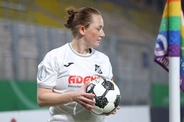 DFB Pokal Frauen FC Carl Zeiss Jena SC Sand 1946 11 03 26 Kapitänin Jenny Gaugigl 22, SC Sand Fußball, DFB Pokal Frauen, Viertelfinale FC Carl Zeiss Jena vs SC Sand 1946 am 11 03 26 im Ernst Abbe Sportfeld ad hoc arena, Jena DFL REGULATIONS PROHIBIT ANY USE OF PHOTOGRAPHS AS IMAGE SEQUENCES AND OR QUASI VIDEO Copyright: xBEAUTIFULxSPORTS JanxKaeferx