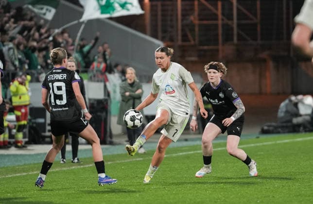 Germany DFB Pokal Women 2025 2026, SGS Essen vs SV Werder Bremen, Wednesday 11 03 2026 Stadion an der Hafenstraße Nordrhein Westfalen, Germany Larissa Mühlhaus SV Werder Bremen, 7 in duel Copyright: xMerlexKölkingx
