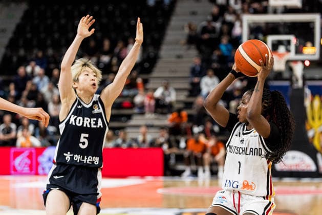 LYON-VILLEURBANNE, FRANCE - MARCH 11: Alexis Peterson (Germany, 1) controls the ball against Heji An (Republic of Korea, 5) during the FIBA Women™s World Cup Qualifying Tournament match between Germany vs. Republic of Korea at Astroballe on matchday 1 of the FIBA Women™s World Cup Qualifying Tournament on March 11, 2026 in Lyon-Villeurbanne, France. France Copyright: xSteffiexWunderlx