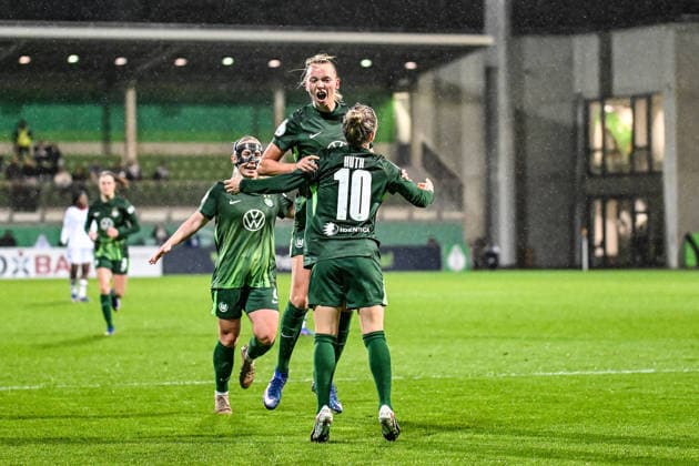 Soccer I Women I Season 2025 2026 I DFB Cup I VfL Wolfsburg Eintracht Frankfurt I 11 03 2026 Goal celebration Ella Peddemors 5, VfL Wolfsburg jumps up and cheers with goal scorer Svenja Huth 10, VfL Wolfsburg Wolfsburg AOK Stadium Lower Saxony Germany Copyright: xLobeca InesxHähnelx