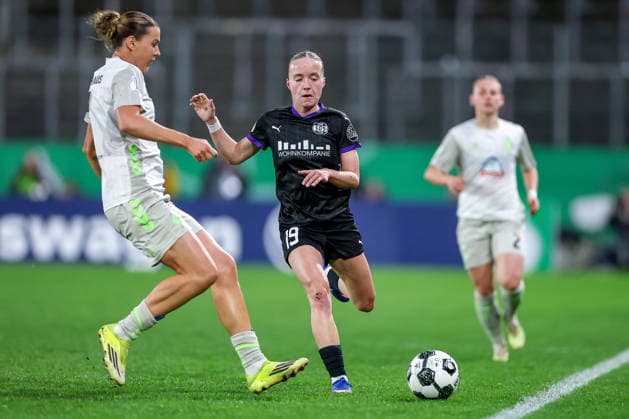 2026 03 11, Football, DFB Cup Women, SGS Essen SV Werder Bremen, Quarterfinals, Stadion an der Hafenstraße, Women, Season 2025 2026 Beke Sterner SGS Essen 19 in duel against Larissa Mühlhaus Werder Bremen 07 DFB regulations prohibit any use of photographs as image sequences and or quasi video North Rhine-Westphalia Germany
