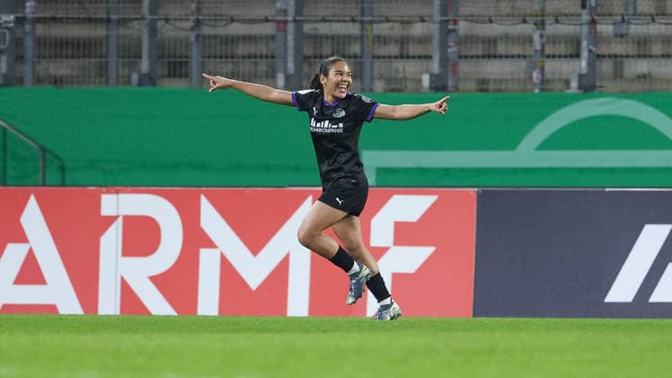 Goalscorer Ella Touon SGS Essen, 32 with goal celebration, cheering, jubilation, optimistic, game scene, highlight, joy about the goal to 1 0, THE DFB REGULATIONS PROHIBIT ANY USE OF PHOTOGRAPHS AS IMAGE SEQUENCES AND OR QUASI VIDEO , 11 03 2026, Essen Germany , Football, DFB Pokal Women, SGS Essen SV Werder Bremen xobx
