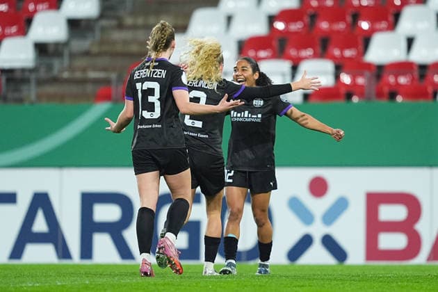 11 03 2025, xydrx, Soccer, DFB Pokal Quarterfinal Women, SGS Essen SV Werder Bremen, Season 2025 2026, Stadion an der Hafenstraße Goal celebration after the 1 0 goal for SGS Essen by goal scorer Ella Touon SGS Essen, 32 together with Julie Terlinden SGS Essen, 2 and Maike Berentzen SGS Essen, 13 DFB regulations prohibit any use of photographs as image sequences and or quasi video Copyright: HMBxMedia YannisxDreimann