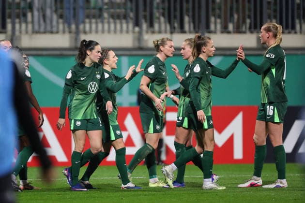 VfL vs Frankfurt, DFB Pokal Women Wolfsburg, 11 03 2026, Football, Women, VfL Wolfsburg vs Eintracht Frankfurt, Quarterfinal DFB Pokal, Season 2025 2026 Svenja Huth VfL Wolfsburg cheers with the team after her goal for 1 0 AOK Stadion Germany