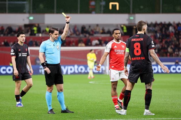 Yellow card for Robert Andrich Bayer Leverkusen GER, Bayer Leverkusen v Arsenal London, Football, Champions League, Round of 16, 2025 2026 season, 11 03 2026 DFL REGULATIONS PROHIBIT ANY USE OF PHOTOGRAPHS AS IMAGE SEQUENCES AND OR QUASI VIDEO GER, Bayer Leverkusen v Arsenal London, Football, Champions League, Round of 16, 2025 2026 season, 11 03 2026 Leverkusen Copyright: xEibner-Pressefoto FrankxZeisingx EP_FZG