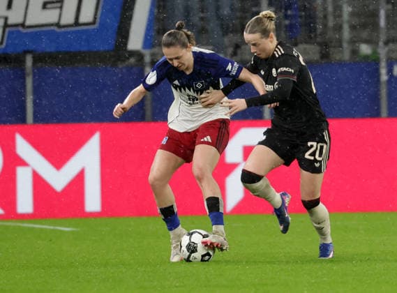 Maria Mikolajova HSV , Franziska Kett FC Bayern Muenchen Football, Season 2025 2026, Women, DFB Cup, Quarterfinal, Volksparkstadion Hamburg, Hamburger SV vs FC Bayern Muenchen DFL REGULATIONS PROHIBIT ANY USE OF PHOTOGRAPHS AS IMAGE SEQUENCES AND OR QUASI VIDEO