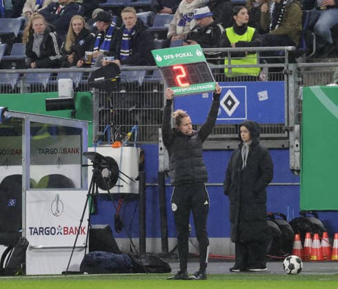 Stoppage time 2 minutes Football, Season 2025 2026, Women, DFB Cup, Quarter-final, Volksparkstadion Hamburg, Hamburger SV vs FC Bayern Muenchen DFL REGULATES PROHIBIT ANY USE OF PHOTOGRAPHS AS IMAGE SEQUENCES AND OR QUASI VIDEO