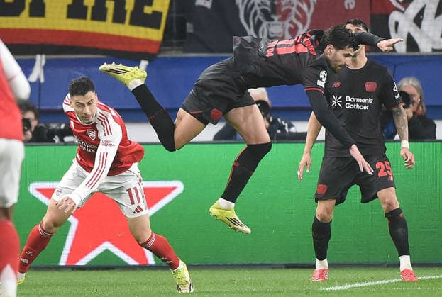 11 03 2026, xhbx, Football UEFA Champions League, Bayer 04 Leverkusen FC Arsenal London v l Gabriel Martinelli Arsenal London FC , Martin Terrier Bayer Leverkusen DFL DFB REGULATIONS PROHIBIT ANY USE OF PHOTOGRAPHS as IMAGE SEQUENCES and or QUASI VIDEO Leverkusen