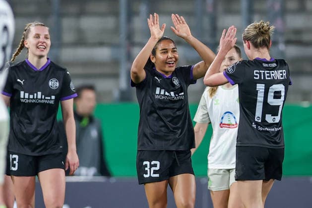 2026 03 11, Soccer, DFB Cup Women, SGS Essen SV Werder Bremen, Quarterfinals, Stadion an der Hafenstraße, Women, Season 2025 2026 Goal celebration after the goal to 1 0 by scorer Ella Touon SGS Essen 32 together with Maike Berentzen SGS Essen 13 Beke Sterner SGS Essen 19 DFB regulations prohibit any use of photographs as image sequences and or quasi video Nordrhein Westfalen Germany