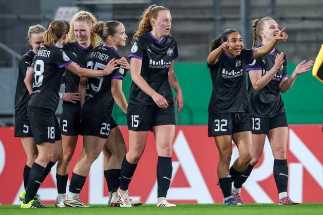 2026 03 11, Soccer, DFB Cup Women, SGS Essen SV Werder Bremen, Quarterfinals, Stadion an der Hafenstraße, Women, Season 2025 2026 Goal celebration after the goal to 1 0 by scorer Ella Touon SGS Essen 32 together with Lena Ostermeier SGS Essen 18 Laura Pucks SGS Essen 15 Maike Berentzen SGS Essen 13 Paulina Platner SGS Essen 25 DFB regulations prohibit any use of photographs as image sequences and or quasi video North Rhine-Westphalia Germany