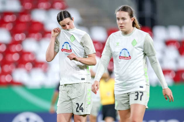 2026 03 11, Football, DFB Pokal Women, SGS Essen SV Werder Bremen, Quarterfinals, Stadion an der Hafenstraße, Women, Season 2025 2026 Lara Schmidt Werder Bremen 24 disappointed Disappointment next to Mara Alber Werder Bremen 37 DFB regulations prohibit any use of photographs as image sequences and or quasi video Nordrhein Westfalen Germany