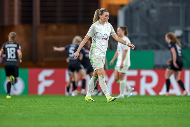 2026 03 11, Football, DFB Pokal Women, SGS Essen SV Werder Bremen, Quarterfinals, Stadion an der Hafenstraße, Women, Season 2025 2026 Medina Desic Werder Bremen 09 stands disappointed on the pitch after the goal to 0 1 by scorer Ella Touon SGS Essen 32 DFB regulations prohibit any use of photographs as image sequences and or quasi video Nordrhein Westfalen Germany