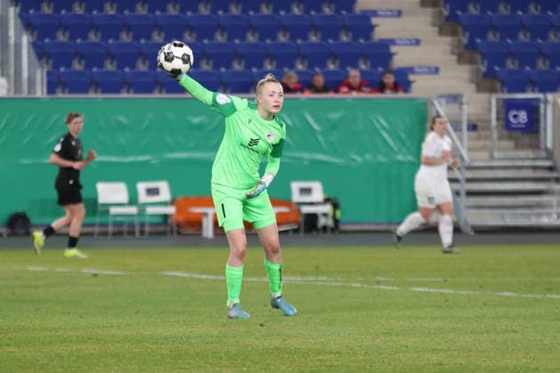 DFB Pokal Frauen FC Carl Zeiss Jena SC Sand 1946 11 03 26 Goalkeeper Jasmin Janning 1, Carl Zeiss Jena with a drop Soccer, DFB Pokal Frauen, Viertelfinale FC Carl Zeiss Jena vs SC Sand 1946 am 11 03 26 im Ernst Abbe Sportfeld ad hoc arena, Jena DFL REGULATIONS PROHIBIT ANY USE OF PHOTOGRAPHS AS IMAGE SEQUENCES AND OR QUASI VIDEO Copyright: xBEAUTIFULxSPORTS JanxKaeferx