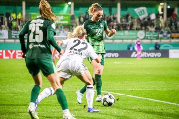 Germany Soccer DFB Pokal Women 2025 2026, Quarterfinal VfL Wolfsburg vs Eintracht Frankfurt AOK Stadion Wolfsburg Sarai Linder VfL Wolfsburg Women, 39 Vivien Endemann VfL Wolfsburg Women, 25 Wolfsburg Copyright: xAymanxAlahmedx