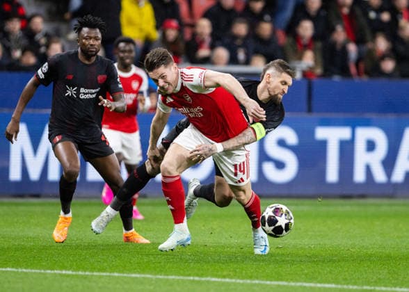 Leverkusen, Bayarena, 11 03 2026 Viktor Gyoekeres of Arsenal challenges Robert Andrich of Leverkusen during the Round 16 Championsleague match Bayer 04 Leverkusen vs FC Arsenal