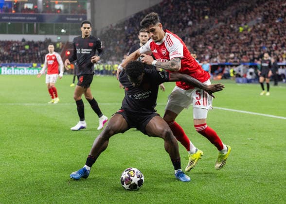 Leverkusen, Bayarena, 11 03 2026 Jarell Quansah of Leverkusen challenges Piero Hincapie of Arsenal during the Round 16 Championsleague match Bayer 04 Leverkusen vs FC Arsenal