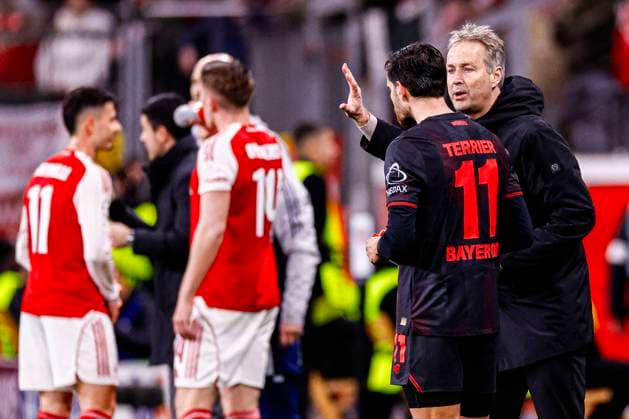 Head Coach Kasper Hjulmand of Bayer 04 Leverkusen is in discussion with Martin Terrier of Bayer 04 Leverkusen Bayer 04 Leverkusen v Arsenal FC, UEFA Champions League 2025 26 Round of 16 First Leg, Bayer 04 Leverkusen v Arsenal FC, BayArena, March 11, 2026, Leverkusen, Germany.
