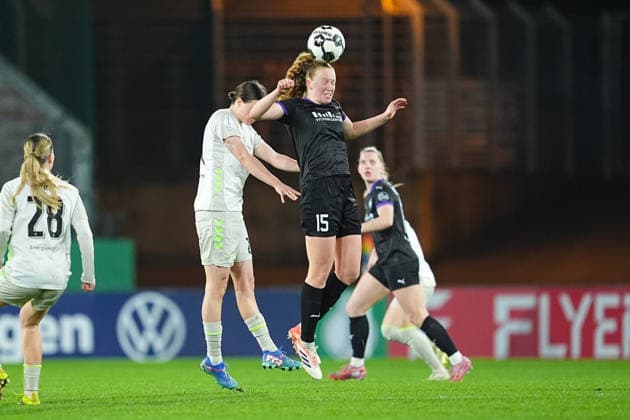 11 03 2025, xydrx, Soccer, DFB Pokal Quarterfinal Women, SGS Essen SV Werder Bremen, Season 2025 2026, Stadion an der Hafenstraße Lara Schmidt SV Werder Bremen, 24 in header duel against Laura Pucks SGS Essen, 15 DFB regulations prohibit any use of photographs as image sequences and or quasi video Copyright: HMBxMedia YannisxDreimann