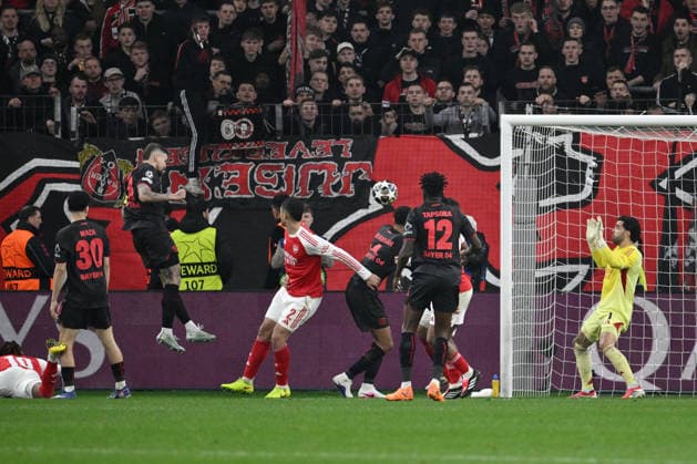 Robert Andrich Bayer 04 Leverkusen , li , scores the 1 0 with this header 11 03 2026, Football, UEFA Champions League 2025 2026, Round of 16, Bayer 04 Leverkusen FC Arsenal UEFA regulations prohibit any use of photographs as image sequences and or quasi video Leverkusen BayArena Nordrhein Westfalen Germany Team2