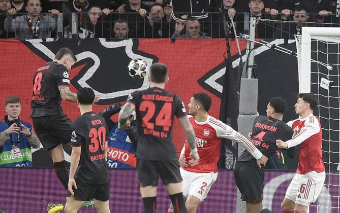 11 03 2026, xhbx, Football UEFA Champions League, Bayer 04 Leverkusen FC Arsenal London v l Goal scored, Goal to 1 0 by Robert Andrich Bayer Leverkusen DFL DFB REGULATIONS PROHIBIT ANY USE OF PHOTOGRAPHS as IMAGE SEQUENCES and or QUASI VIDEO Leverkusen