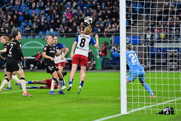 Soccer I Women I 2025 2026 season I DFB Cup I Quarter-final I Hamburger SV FC Bayern Munich I 11 03 2026 Svea Stoldt 8, Hamburger SV clears with a header Hamburg Volksparkstadion Hamburg Germany Copyright: xLobeca WolfxGebhardtx