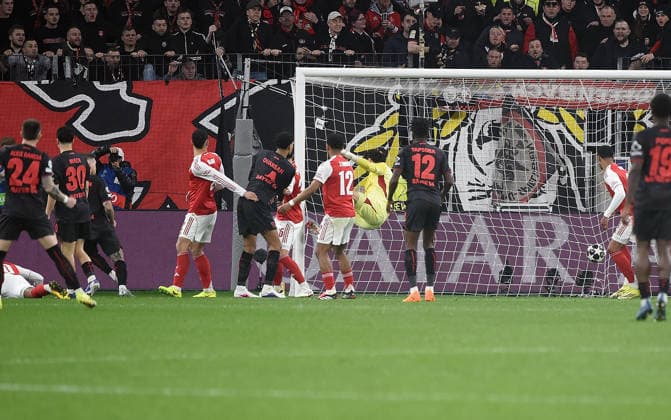 11 03 2026, xhbx, Football UEFA Champions League, Bayer 04 Leverkusen FC Arsenal London v l Goal scored, Goal to 1 0 by Robert Andrich Bayer Leverkusen DFL DFB REGULATIONS PROHIBIT ANY USE OF PHOTOGRAPHS as IMAGE SEQUENCES and or QUASI VIDEO Leverkusen