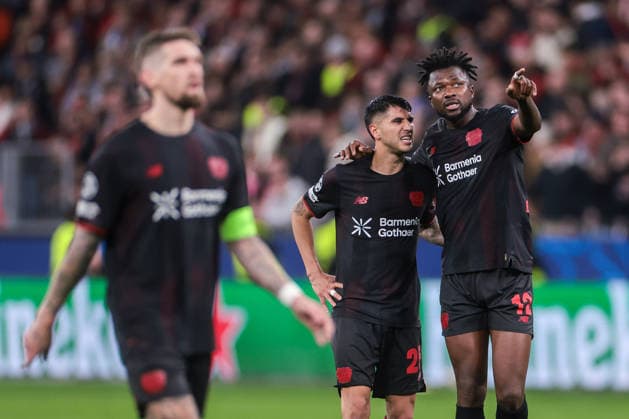 11 03 2026, Football, UEFA Champions League round of 16, Bayer 04 Leverkusen Arsenal London, v l Exequiel Palacios Bayer 04 Leverkusen talks to Edmond Tapsoba Bayer 04 Leverkusen Leverkusen BayArena NRW Germany xRHR PHOTO DEx Copyright: DennisxEwert RHR-FOTOx RHR-FOTO DE