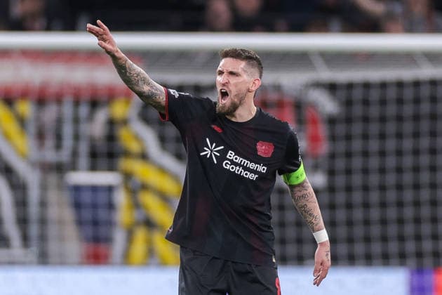 11 03 2026, Football, UEFA Champions League round of 16, Bayer 04 Leverkusen Arsenal London, Robert Andrich Bayer 04 Leverkusen gives instructions Leverkusen BayArena NRW Germany xRHR PHOTO ENx Copyright: DennisxEwert RHR-FOTOx RHR-FOTO DE
