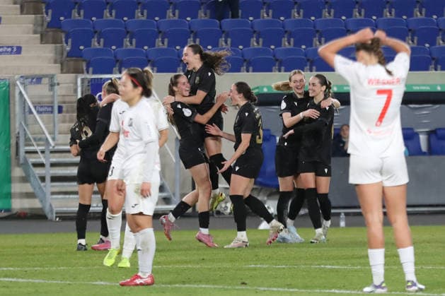 DFB Pokal Frauen FC Carl Zeiss Jena SC Sand 1946 11 03 26 Goal Jubilation at the team of Jena after the leading goal to 2 1 Soccer, DFB Pokal Frauen, Viertelfinale FC Carl Zeiss Jena vs SC Sand 1946 am 11 03 26 im Ernst Abbe Sportfeld ad hoc arena, Jena DFL REGULATIONS PROHIBIT ANY USE OF PHOTOGRAPHS AS IMAGE SEQUENCES AND OR QUASI VIDEO Copyright: xBEAUTIFULxSPORTS JanxKaeferx