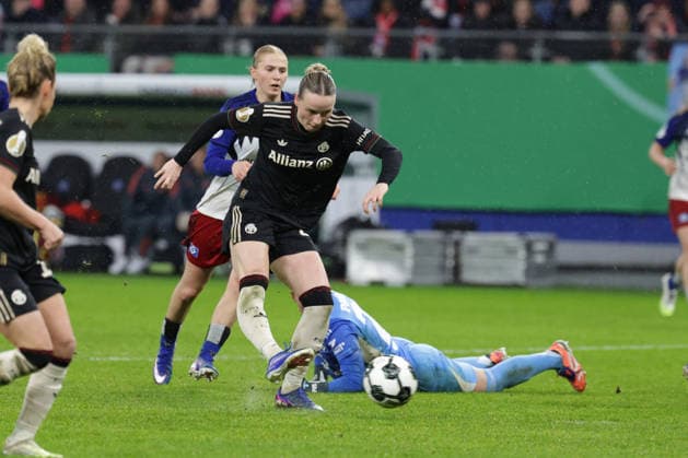 2026 03 11 xfsx Soccer DFB Cup Womens Quarterfinals Hamburger Sportverein Bayern Muenchen Volksparkstadion v l Franziska Kett FC Bayern Muenchen ,20 macht das Tor zum 2 0 für FC Bayern Muenchen DFL regulations prohibit any use of photographs as image sequences and or quasi video Copyright: HMBxMedia FernandoxSoares