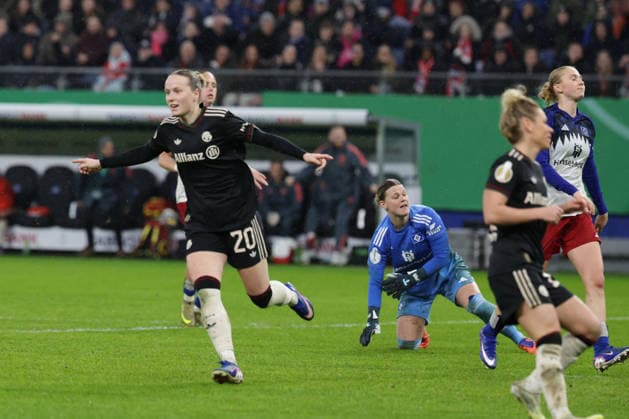 2026 03 11 xfsx Soccer DFB Cup Womens Quarterfinals Hamburger Sportverein Bayern Muenchen Volksparkstadion v l Franziska Kett FC Bayern Muenchen ,20 macht das Tor zum 2 0 für FC Bayern Muenchen DFL regulations prohibit any use of photographs as image sequences and or quasi video Copyright: HMBxMedia FernandoxSoares