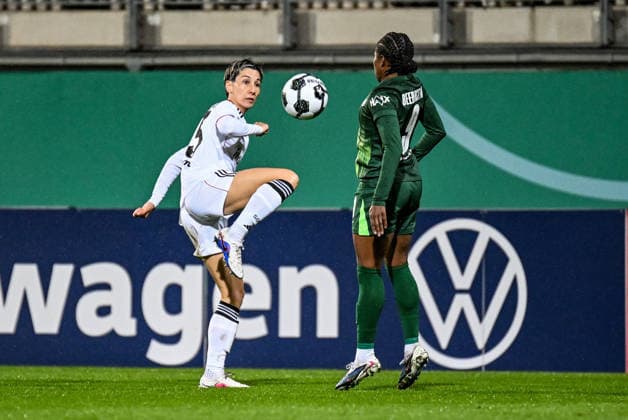 Soccer I Women I Season 2025 2026 I DFB Pokal I VfL Wolfsburg Eintracht Frankfurt I 11 03 2026 duel Sara Doorsoun Khajeh 23, Eintracht Frankfurt vs Lineth Beerensteyn 9, VfL Wolfsburg Wolfsburg AOK Stadion Niedersachsen Germany Copyright: xLobeca InesxHähnelx
