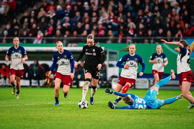DFB Pokal Frauen Hamburger SV vs FC Bayern München,11 03 2026 TOR, JUBEL zum 0 2 durch Franziska Kett FC Bayern München, 20 Fußball, DFB Pokal Frauen, Viertelfinale Hamburger SV vs FC Bayern München am 11 03 2026 im Volksparkstadion, Hamburg DFB REGULATIONS PROHIBIT ANY USE OF PHOTOGRAPHS AS IMAGE SEQUENCES AND OR QUASI VIDEO Copyright: xBEAUTIFULxSPORTS Tonhäuserx