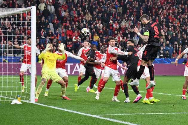 Robert Andrich Bayer 04 Leverkusen , re , scores with this header to make it 1 0 11 03 2026, Football, UEFA Champions League 2025 2026, Round of 16, Bayer 04 Leverkusen FC Arsenal UEFA regulations prohibit any use of photographs as image sequences and or quasi video Leverkusen BayArena Nordrhein Westfalen Germany Team2