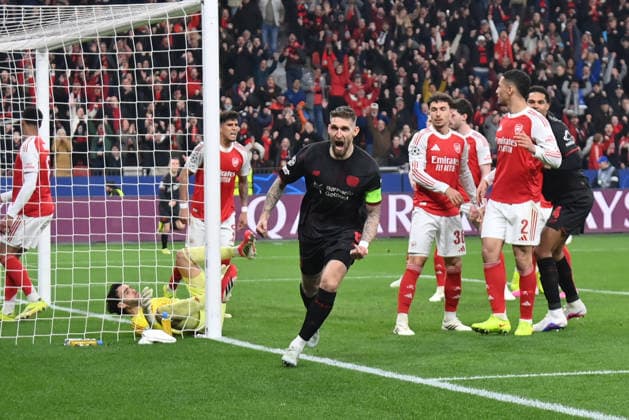 Cheers 1 0 Robert Andrich Bayer 04 Leverkusen 11 03 2026, Football, UEFA Champions League 2025 2026, Round of 16, Bayer 04 Leverkusen FC Arsenal UEFA regulations prohibit any use of photographs as image sequences and or quasi video Leverkusen BayArena Nordrhein Westfalen Germany Team2